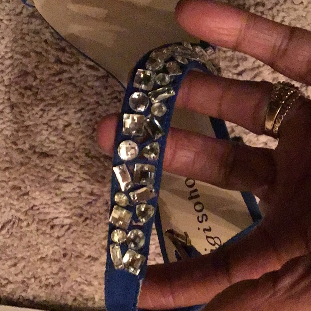 Shoes - Picture 4 of 4
